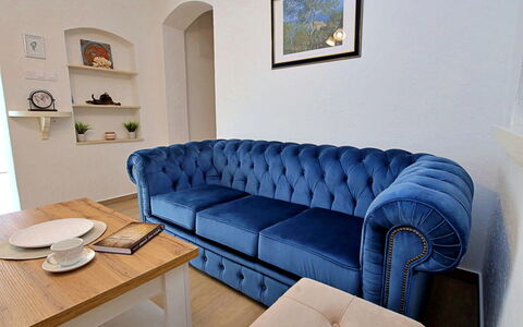 Antoine: Divano, Tavolo, Cornice, Mobilia, Proprietà, Comfort, Divano Letto, Interior Design, Legna, Soggiorno