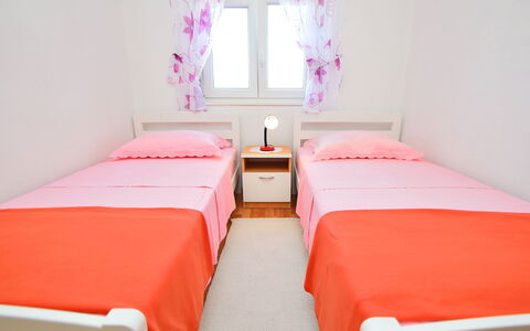 Sofija: Mobilia, Costruzione, Bianca, Comfort, Letto, Telaio Del Letto, Casa, Interior Design, Architettura, Pavimento