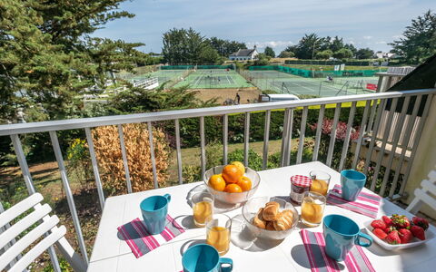 Quiberon 215: Tavolo, Tavola, Cibo, Pianta, Cielo, Mobilia, Proprietà, Natura, Sedia, Nube
