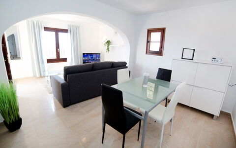 Amare Monte: Pianta, Tavolo, Divano, Mobilia, Proprietà, Costruzione, Sedia, Finestra, Pianta Della Casa, Interior Design