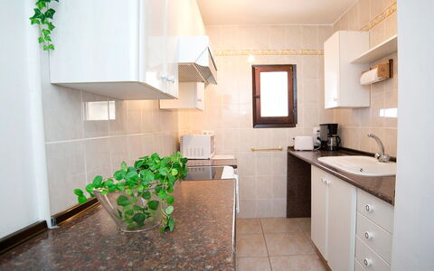 Amare Monte: Cabinetry, Proprietà, Mobilia, Pianta, Controsoffitto, Costruzione, Legna, Interior Design, Illuminazione, Pianta Della Casa