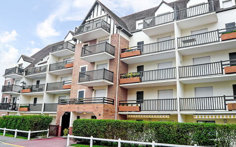 Front de Mer: Zona Residenziale, Arbusto, Casa, Giardino, Casa, Lotto, Tetto, Shade, Prato