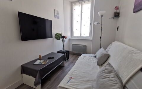 La Licorne: Proprietà, Mobilia, Costruzione, Finestra, Comfort, Cornice, Interior Design, Telaio Del Letto, Pavimento