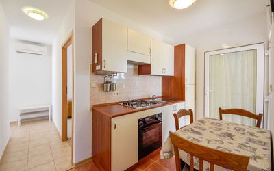 Ružica 262.2: Cabinetry, Mobilia, Controsoffitto, Tavolo, Legna, Cucina, Interior Design, Illuminazione, Pavimentazione, Elettrodomestico Da Cucina