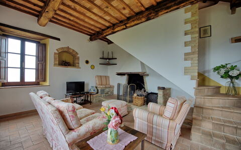Villa Montalcino: Proprietà, Camera, Costruzione, Soggiorno, Casa, Interior Design, Mobilia, Soffitto, Immobiliare, Loft