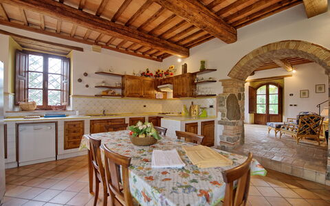 Villa Montalcino: Proprietà, Camera, Costruzione, Soffitto, Interior Design, Fascio, Mobilia, Casa, Cucina, Casa