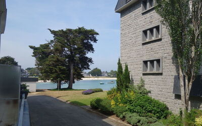 Carnac 235: Pianta, Cielo, Costruzione, Proprietà, Finestra, Albero, Manto Stradale, Architettura, Urban Design, Erba