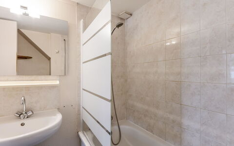 Dinard 120: Specchio, Lavello, Proprietà, Idraulico Fixture, Rubinetto, Bagno, Costruzione, Lavandino Del Bagno, Interior Design
