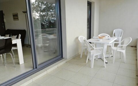 Lup - les Terrasses D'Alistro: Mobilia, Tavolo, Sedia, Porta, Legna, Interior Design, Pavimento, Pavimentazione, Soggiorno, Shade