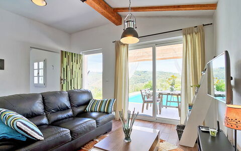 Ravan: Tavolo, Proprietà, Mobilia, Divano, Costruzione, Interior Design, Illuminazione, Sedia, Legna, Shade