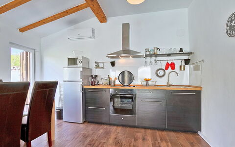 Ravan: Cabinetry, Controsoffitto, Proprietà, Mobilia, Costruzione, Cucina Stufa, Cassetto, Legna, Illuminazione, Cucina