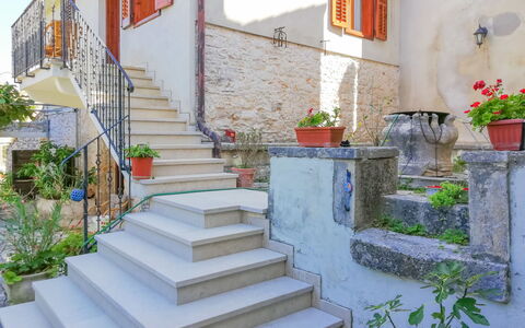 Pula Vodnjan 103: Pianta, Costruzione, Proprietà, Vaso Di Fiori, Le Scale, Finestra, Azzurro, Pianta Della Casa, Architettura, Casa