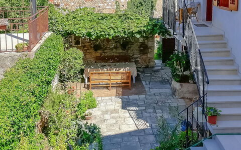 Pula Vodnjan 103: Pianta, Costruzione, Le Scale, Manto Stradale, Urban Design, Erba, Pianta Della Casa, Casa, Pavimentazione, Zona Residenziale