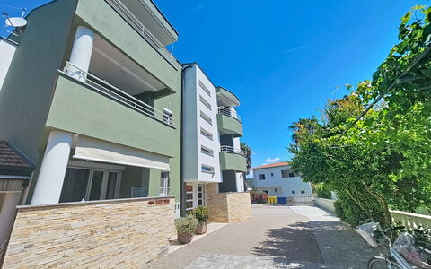 Zadar Bibinje 208: Appartamento, Balcone, Condominio, Shade, Driveway, Passerella, Hotel