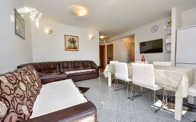 Marko 208.6: Camera, Mobilia, Proprietà, Interior Design, Costruzione, Immobiliare, Camera Da Letto, Pavimento, Tavolo, Soggiorno