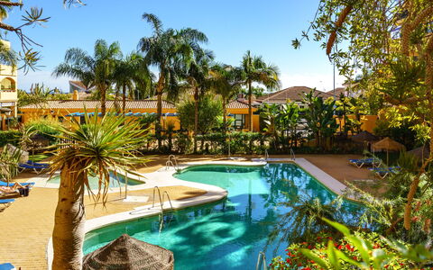 Los Almendros i: Acqua, Cielo, Pianta, Piscina, Albero, Arecales, Mobili Da Esterno, Eco Hotel, Paesaggio Naturale, Tempo Libero