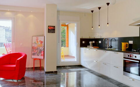 Plaza de Las Flores: Mobilia, Costruzione, Cabinetry, Controsoffitto, Legna, Casa, Elettrodomestico Da Cucina, Cucina Stufa, Interior Design, Cucina