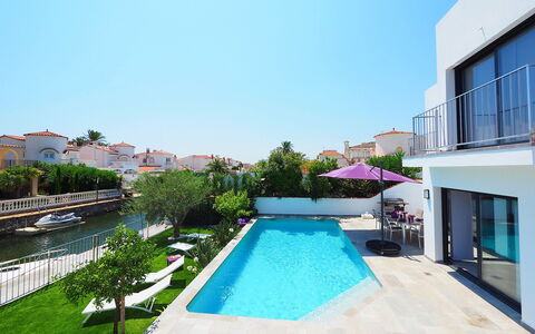 Norfeu: Proprietà, Piscina, Costruzione, Immobiliare, Casa, Zona Residenziale, Architettura, Ricorrere, Appartamento, Casa