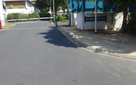 Capbreton 450: Pianta, Albero, Manto Stradale, Asfalto, Shade, Strada Transitabile, Marciapiede, Spazio Pubblico, Strada
