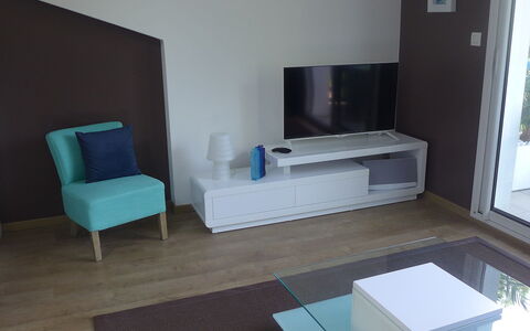 Capbreton 450: Mobilia, Proprietà, Divano, Televisione, Comfort, Costruzione, Soggiorno, Interior Design, Illuminazione, Legna