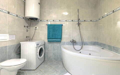 Villa Vittoria: Vasca Da Bagno, Idraulico Fixture, Proprietà, Bagno, Soffione Doccia, Rubinetto, Costruzione, Viola, Doccia, Casa