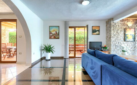 Villa Vittoria: Pianta, Pianta Della Casa, Vaso Di Fiori, Legna, Architettura, Interior Design, Sala, Pavimentazione, Soggiorno, Pavimento