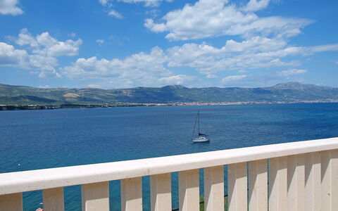 Trogir Arbanija 100: Cielo, Acqua, Blu, Mare, Oceano, Proprietà, Nube, Orizzonte, Riva, Azzurro