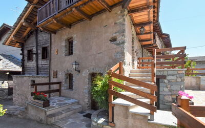 Fenis 100: Pianta, Proprietà, Cielo, Costruzione, Legna, Parete, Spazio Pubblico, Zona Residenziale, Villetta, Casa