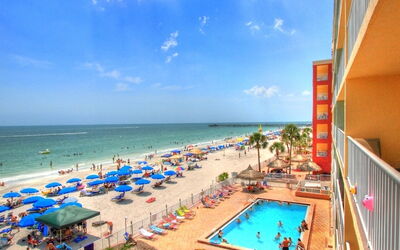 Clearwater Redington Beach 100: Acqua, Cielo, Nube, Località Balneare, Piscina, Pianta, Azzurro, Blu, Sedia, Mobili Da Esterno