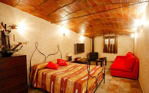 L'Aldea: Camera Da Letto, Letto, Camera, Mobilia, Proprietà, Interior Design, Soffitto, Costruzione, Lenzuolo, Telaio Del Letto
