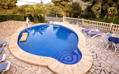New Antoinette: Acqua, Proprietà, Piscina, Pianta, Azzurro, Blu, Albero, Corpo D'Acqua, Tempo Libero, Paesaggio