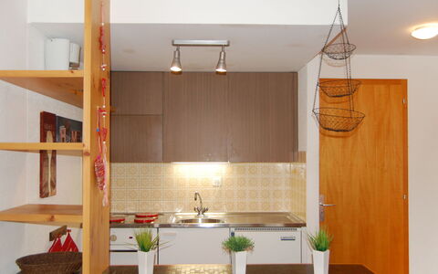 Beau-Séjour 24: Proprietà, Cabinetry, Pianta, Legna, Controsoffitto, Interior Design, Illuminazione, Pavimento, Pavimentazione, Color Legno