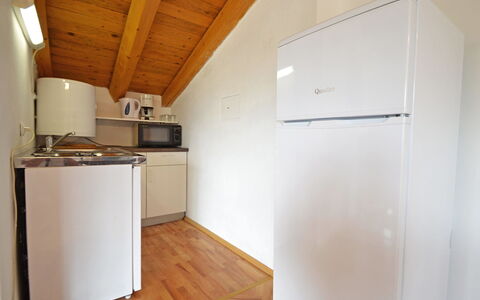 Anica: Cabinetry, Elettrodomestico Da Cucina, Costruzione, Legna, Frigorifero, Pavimentazione, Elettrodomestico, Casa, Pavimento, Cucina