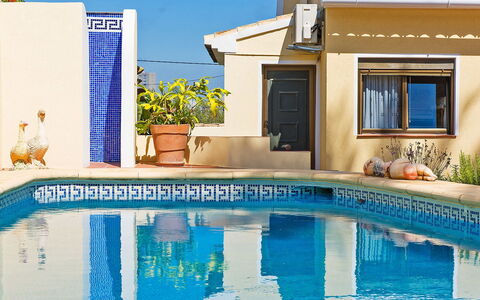 Ui-Tje: Acqua, Pianta, Proprietà, Fotografia, Costruzione, Finestra, Azzurro, Piscina, Illuminazione, Architettura