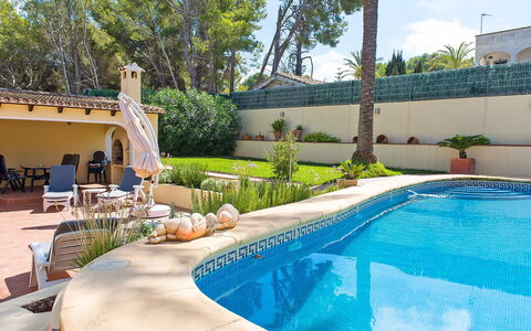 Ui-Tje: Acqua, Pianta, Proprietà, Piscina, Cielo, Azzurro, Albero, Shade, Mobili Da Esterno, Tempo Libero