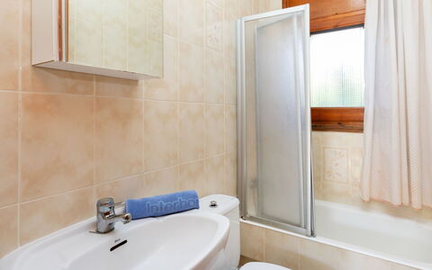 Masboquera: Idraulico Fixture, Proprietà, Rubinetto, Lavandino Del Bagno, Bagno, Azzurro, Lavello, Legna, Illuminazione