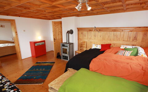 Almvilla: Mobilia, Proprietà, Comfort, Costruzione, Legna, Telaio Del Letto, Interior Design, Letto, Lampada, Pavimentazione
