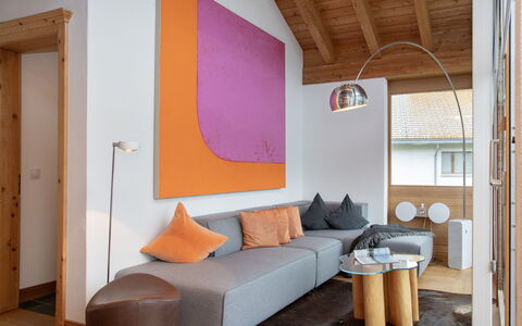 Chesa Vadret 12: Mobilia, Interior Design, Pavimentazione, Parete, Pavimento, Legna, Soggiorno, Casa, Divano, Soffitto
