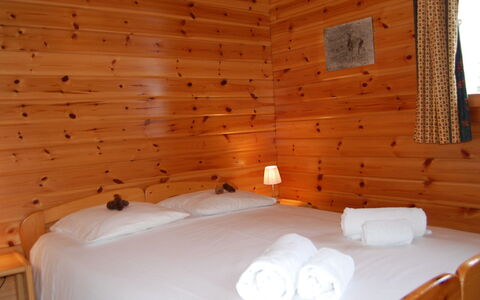 Chalet Boucaro: Costruzione, Luce, Legna, Tessile, Interior Design, Arancia, Comfort, Casa, Pavimento, Pavimentazione