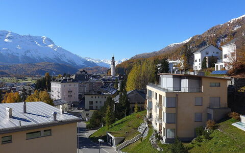 Chesa Crusch 7: Cielo, Costruzione, Proprietà, Finestra, Pianta, Montagna, Azzurro, Highland, Casa, Architettura
