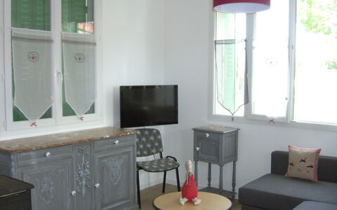 Maison les Oies: Mobilia, Proprietà, Costruzione, Cabinetry, Legna, Interior Design, Finestra, Tavolo, Architettura