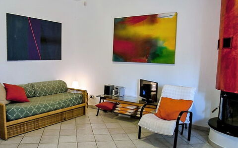 Villa Sara: Mobilia, Verde, Divano, Cornice, Comfort, Architettura, Interior Design, Soggiorno, Divano Letto, Dipingere