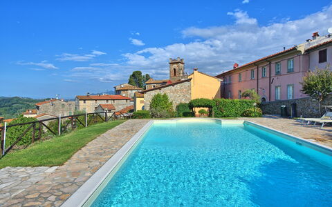 Il Gualdo: Piscina, Proprietà, Immobiliare, Costruzione, Estate, Casa, Zona Residenziale, Acqua, Azzurro, Tempo Libero