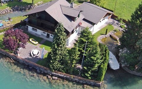 Chalet Aaregg: Acqua, Costruzione, Pianta, Natura, Casa, Vegetazione, Urban Design, Lotto, Albero, Biome