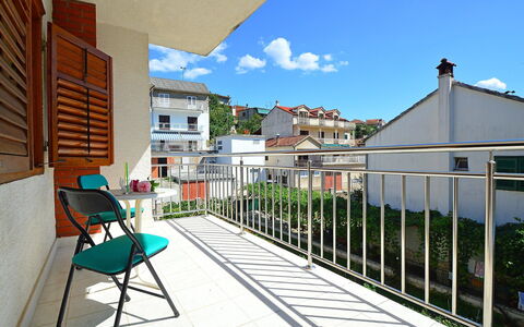 Zaton (Šibenik) 102: Costruzione, Nube, Cielo, Giorno, Proprietà, Azzurro, Shade, Finestra, Casa, Sedia