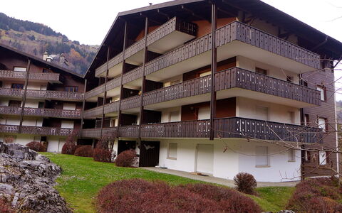 Champbois: Tavolo, Mobilia, Proprietà, Pianta, Blu, Sedia, Tavola, Shade, Interior Design, Mobili Da Esterno