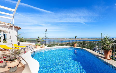 Villa da Vinci: Piscina, Proprietà, Immobiliare, Vacanza, Ricorrere, Cielo, Costruzione, Tempo Libero, Casa, Casa