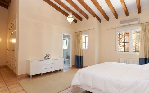 Villa da Vinci: Camera Da Letto, Proprietà, Camera, Soffitto, Mobilia, Interior Design, Letto, Parete, Costruzione, Lenzuolo