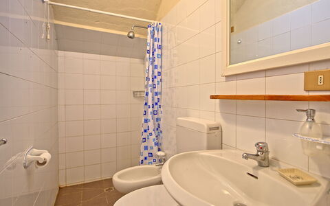Casa Catia: Bagno, Proprietà, Camera, Piastrella, Rubinetto, Parete, Idraulico Fixture, Bagno Accessorio, Interior Design, Architettura
