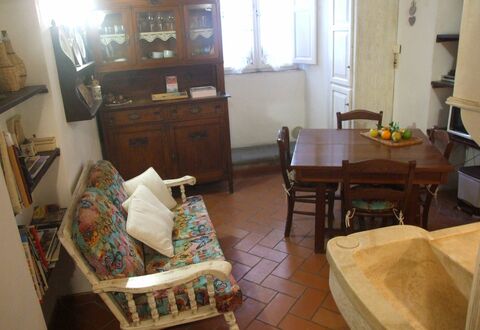 Appartamento Le Volte: Camera, Proprietà, Mobilia, Pavimento, Soggiorno, Casa, Interior Design, Tavolo, Costruzione, Latifoglie